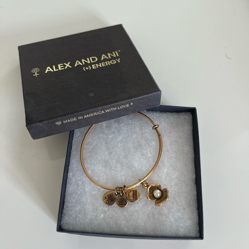 NEW Alex and Ani Pearl Bangle